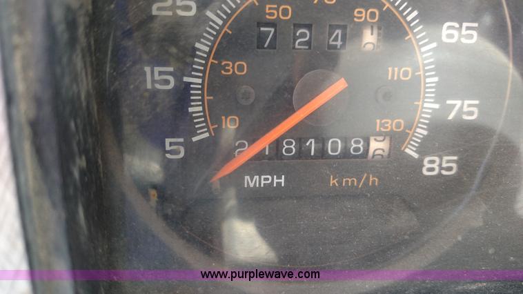 image for item F7747 1995 Chevrolet G30 bus