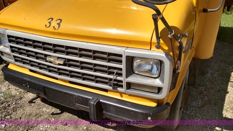 image for item F7747 1995 Chevrolet G30 bus
