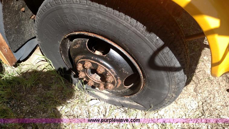 image for item F7747 1995 Chevrolet G30 bus