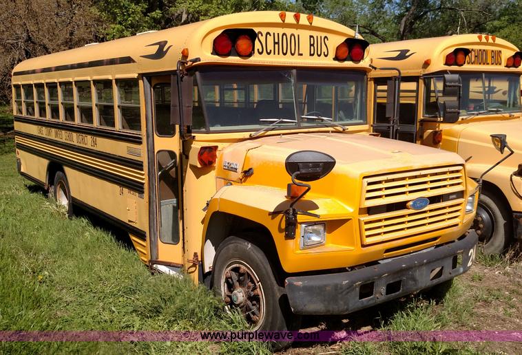 image for item F7749 1992 Ford B700 school bus