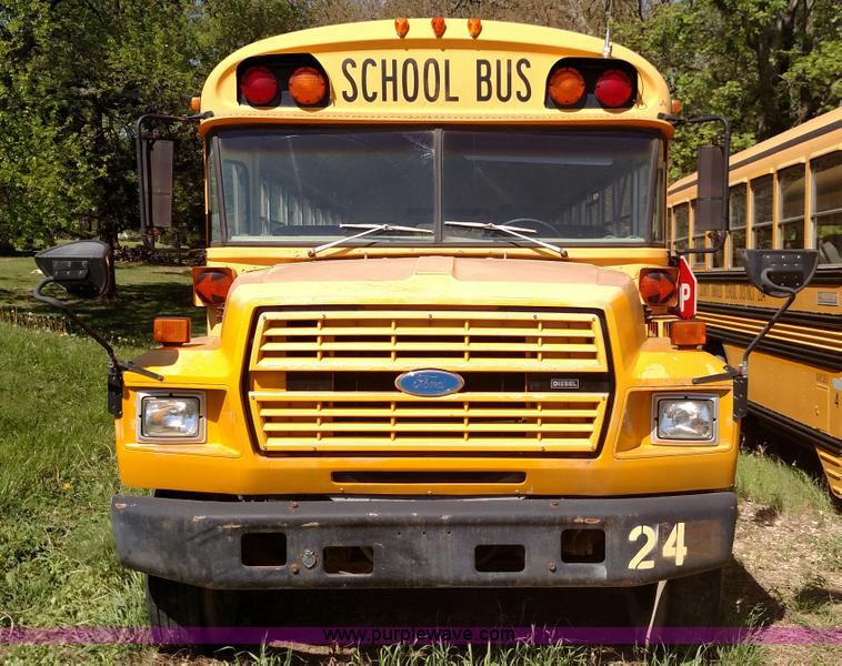image for item F7749 1992 Ford B700 school bus