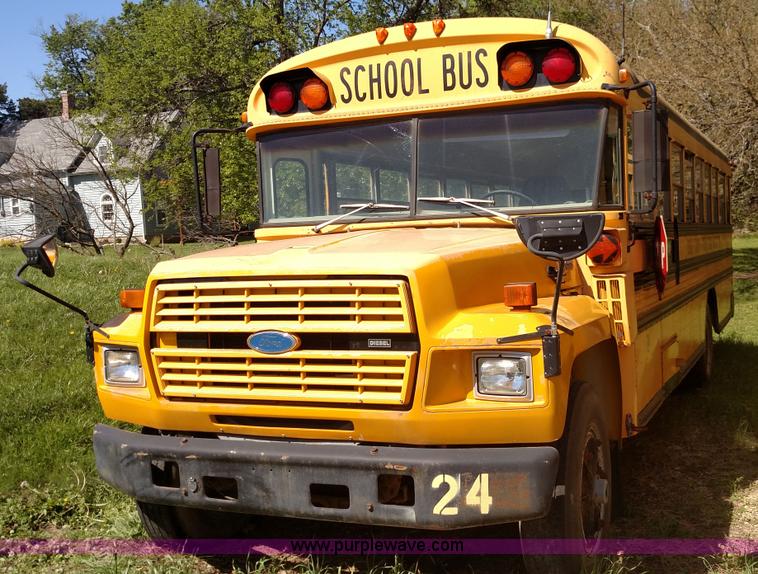 image for item F7749 1992 Ford B700 school bus