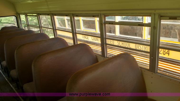 image for item F7749 1992 Ford B700 school bus