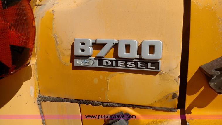 image for item F7749 1992 Ford B700 school bus