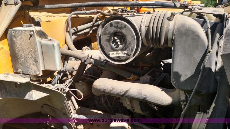 image for item F7749 1992 Ford B700 school bus