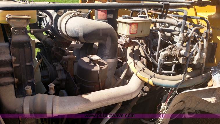 image for item F7749 1992 Ford B700 school bus
