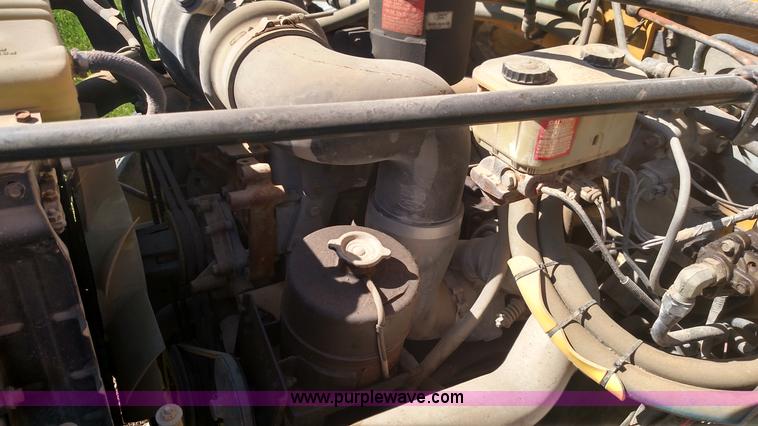 image for item F7749 1992 Ford B700 school bus