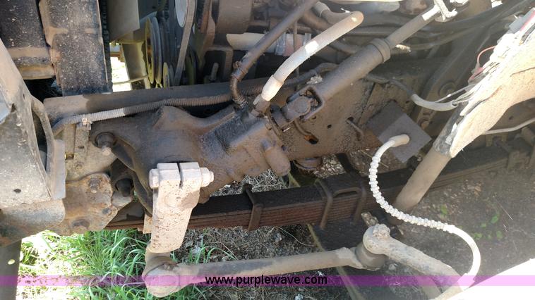 image for item F7749 1992 Ford B700 school bus