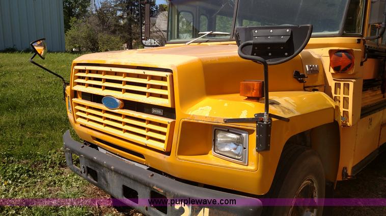 image for item F7749 1992 Ford B700 school bus