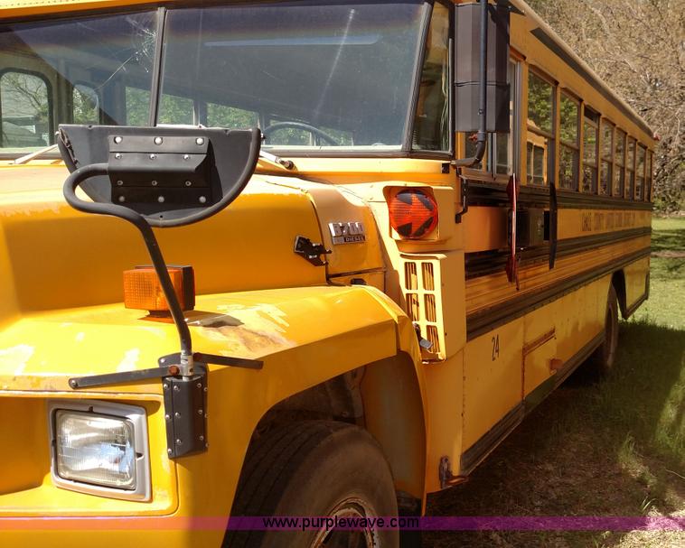 image for item F7749 1992 Ford B700 school bus