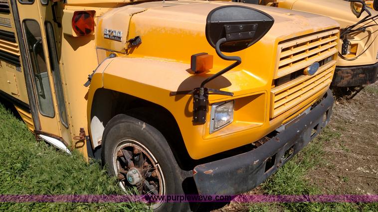 image for item F7749 1992 Ford B700 school bus