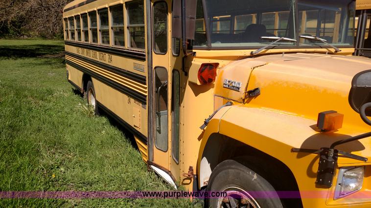 image for item F7749 1992 Ford B700 school bus