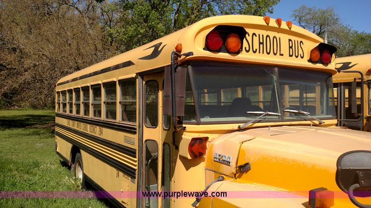 image for item F7749 1992 Ford B700 school bus