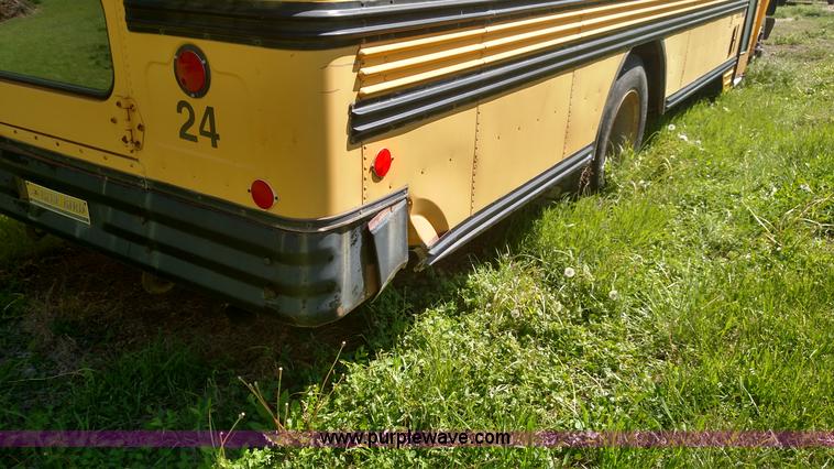 image for item F7749 1992 Ford B700 school bus