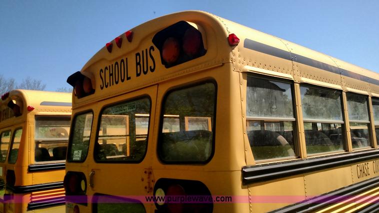 image for item F7749 1992 Ford B700 school bus