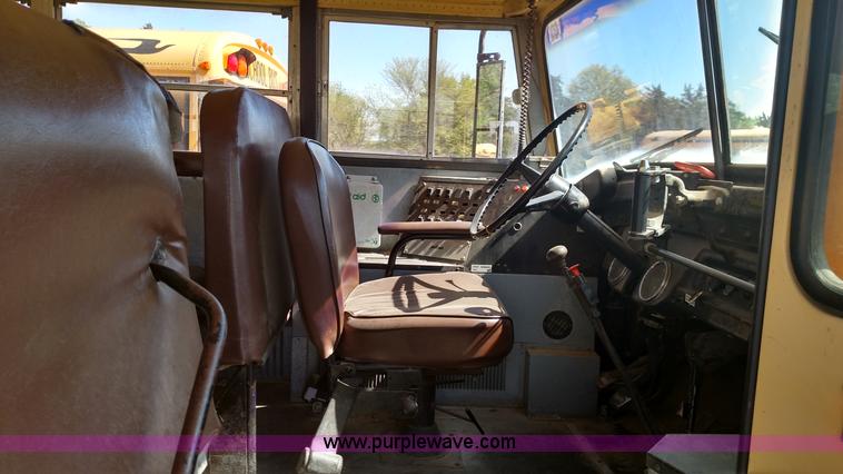 image for item F7750 1990 GMC 6000 school bus