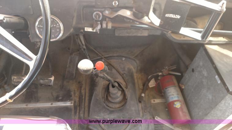 image for item F7750 1990 GMC 6000 school bus