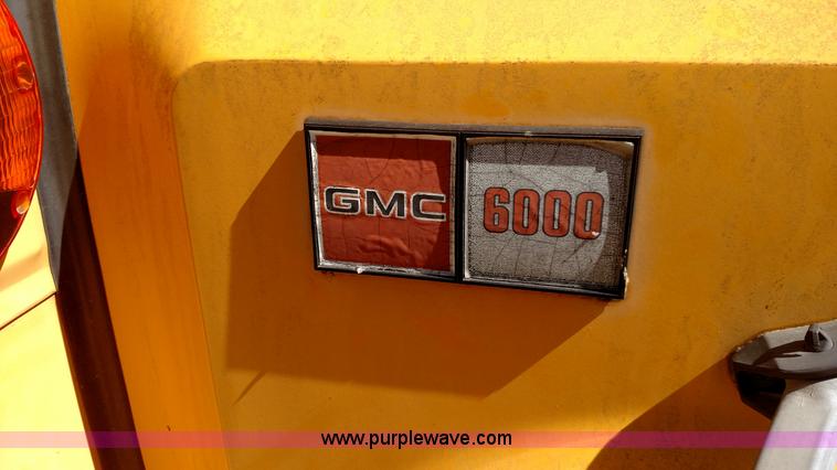 image for item F7750 1990 GMC 6000 school bus