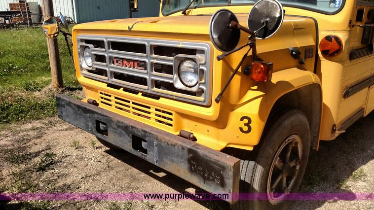 image for item F7750 1990 GMC 6000 school bus