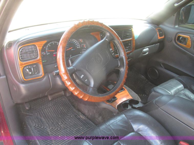 image for item H4652 1999 Dodge Durango SUV