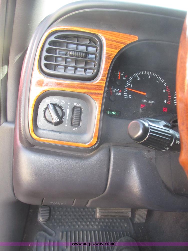 image for item H4652 1999 Dodge Durango SUV