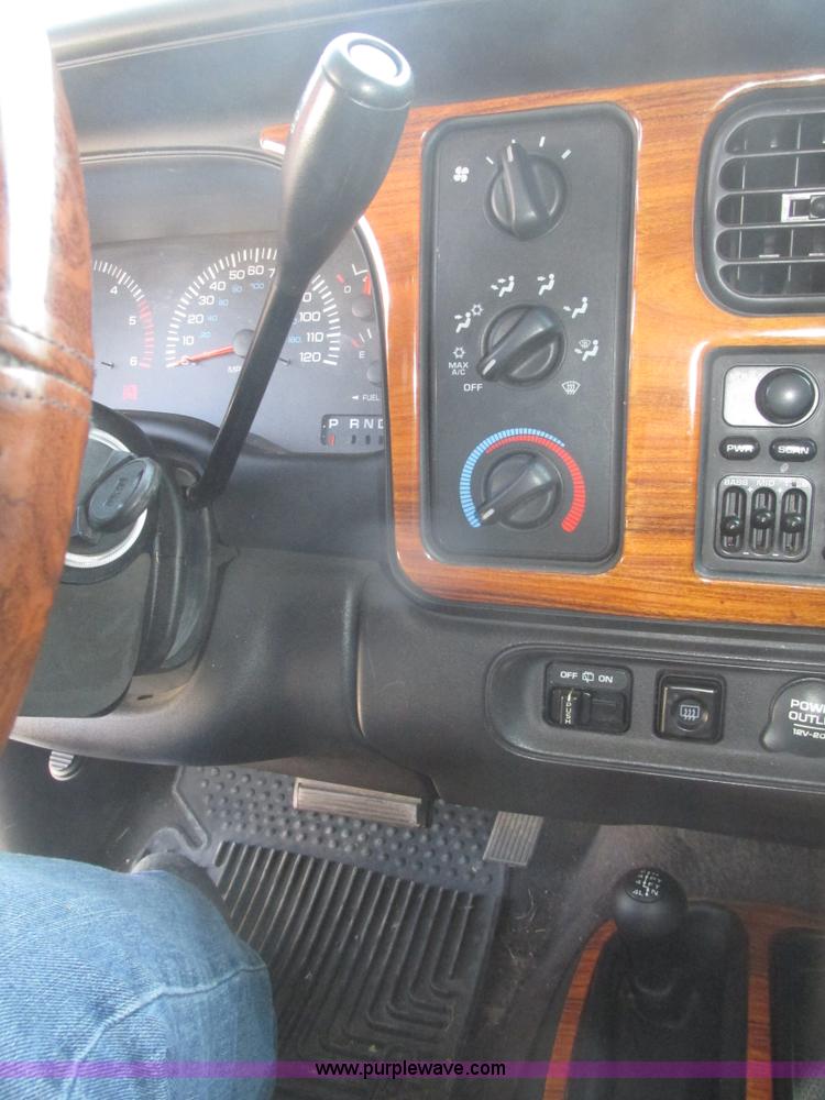 image for item H4652 1999 Dodge Durango SUV