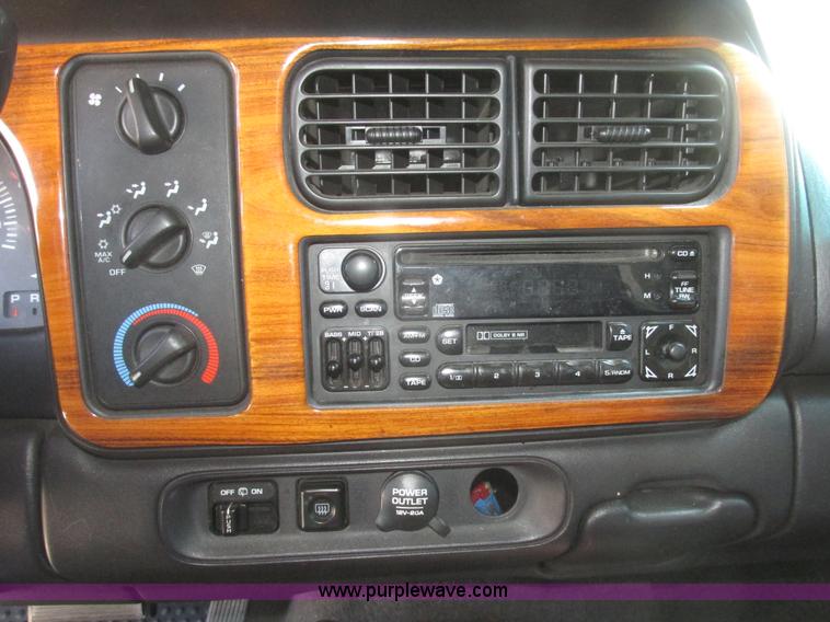 image for item H4652 1999 Dodge Durango SUV