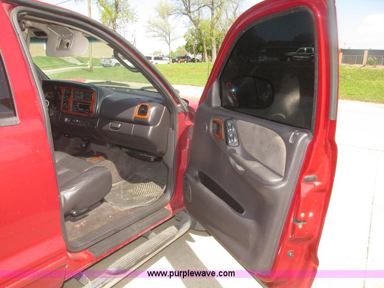 image for item H4652 1999 Dodge Durango SUV