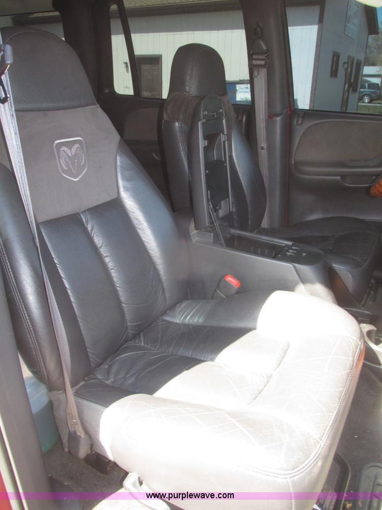 image for item H4652 1999 Dodge Durango SUV