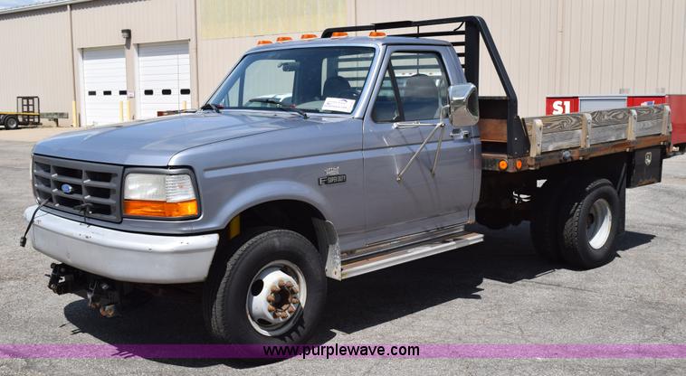 image for item H5147 1997 Ford F450 Super Duty flatbed truck