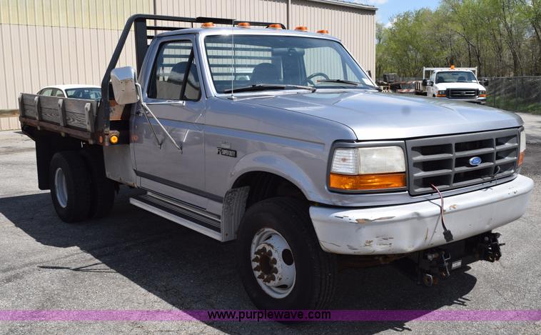 image for item H5147 1997 Ford F450 Super Duty flatbed truck