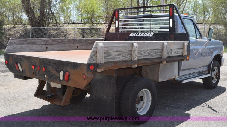 image for item H5147 1997 Ford F450 Super Duty flatbed truck