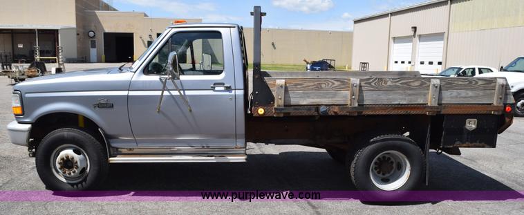 image for item H5147 1997 Ford F450 Super Duty flatbed truck