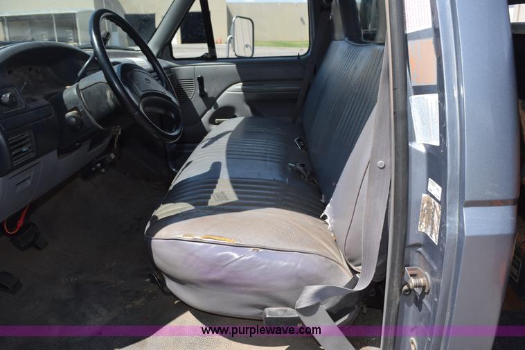 image for item H5147 1997 Ford F450 Super Duty flatbed truck