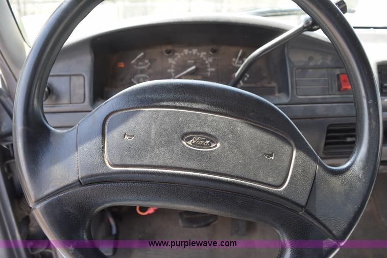 image for item H5147 1997 Ford F450 Super Duty flatbed truck