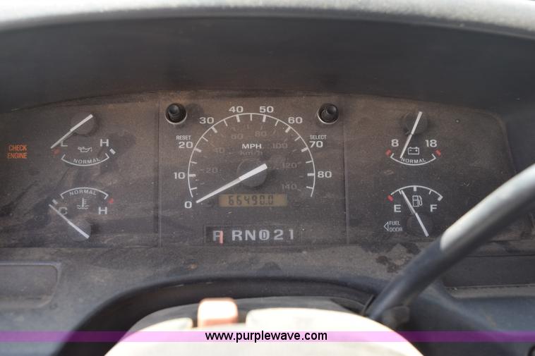 image for item H5147 1997 Ford F450 Super Duty flatbed truck