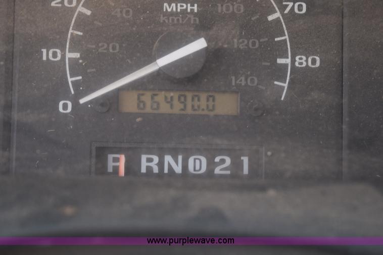 image for item H5147 1997 Ford F450 Super Duty flatbed truck