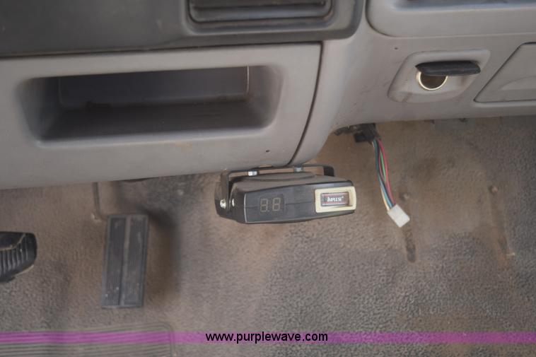 image for item H5147 1997 Ford F450 Super Duty flatbed truck