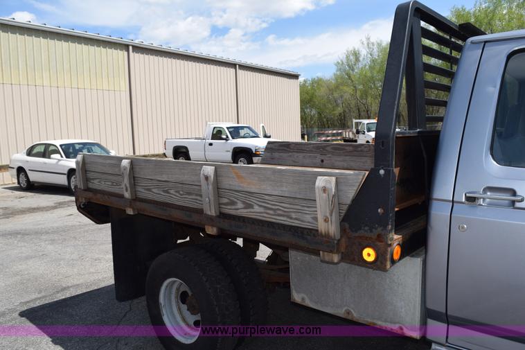 image for item H5147 1997 Ford F450 Super Duty flatbed truck