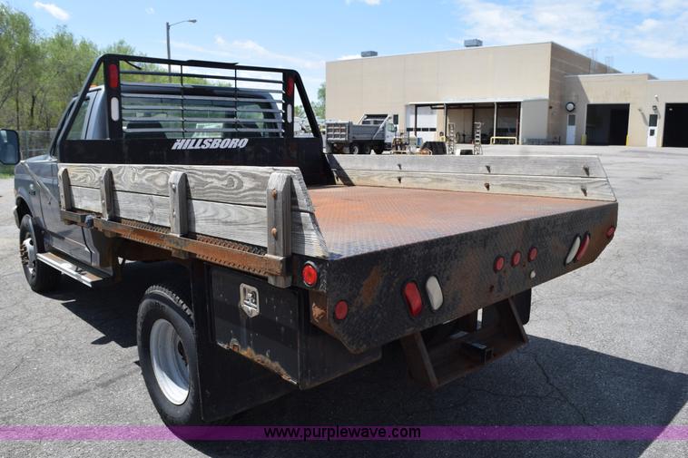 image for item H5147 1997 Ford F450 Super Duty flatbed truck