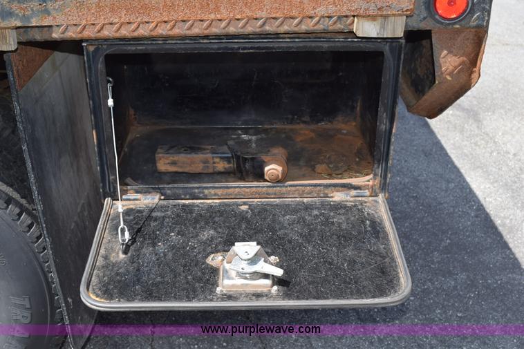 image for item H5147 1997 Ford F450 Super Duty flatbed truck