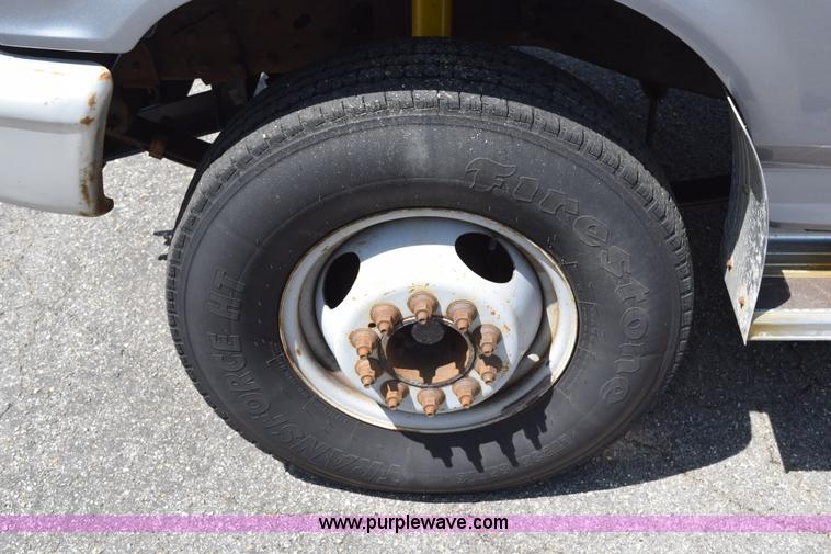 image for item H5147 1997 Ford F450 Super Duty flatbed truck