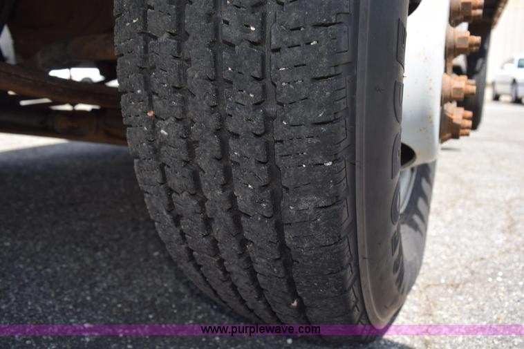 image for item H5147 1997 Ford F450 Super Duty flatbed truck