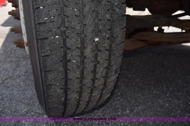 image for item H5147 1997 Ford F450 Super Duty flatbed truck