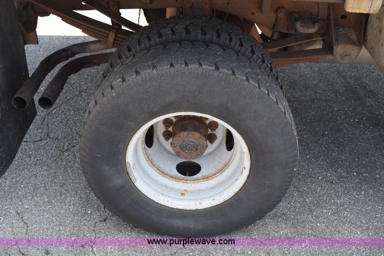 image for item H5147 1997 Ford F450 Super Duty flatbed truck