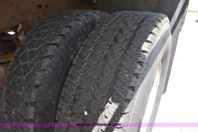 image for item H5147 1997 Ford F450 Super Duty flatbed truck