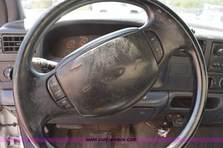 image for item H5148 2000 Ford F350 Super Duty pickup truck