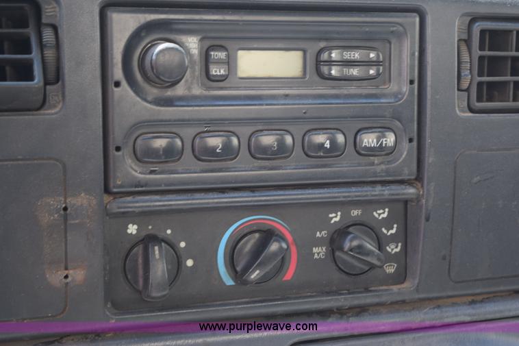 image for item H5148 2000 Ford F350 Super Duty pickup truck