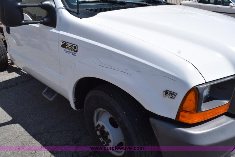 image for item H5148 2000 Ford F350 Super Duty pickup truck