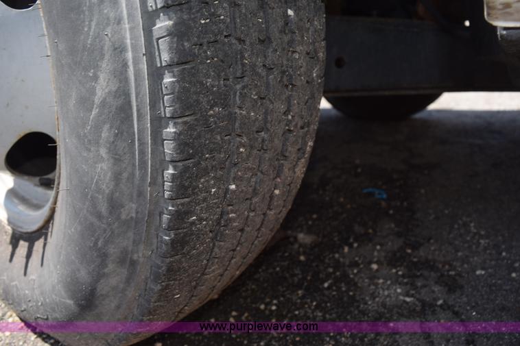 image for item H5148 2000 Ford F350 Super Duty pickup truck